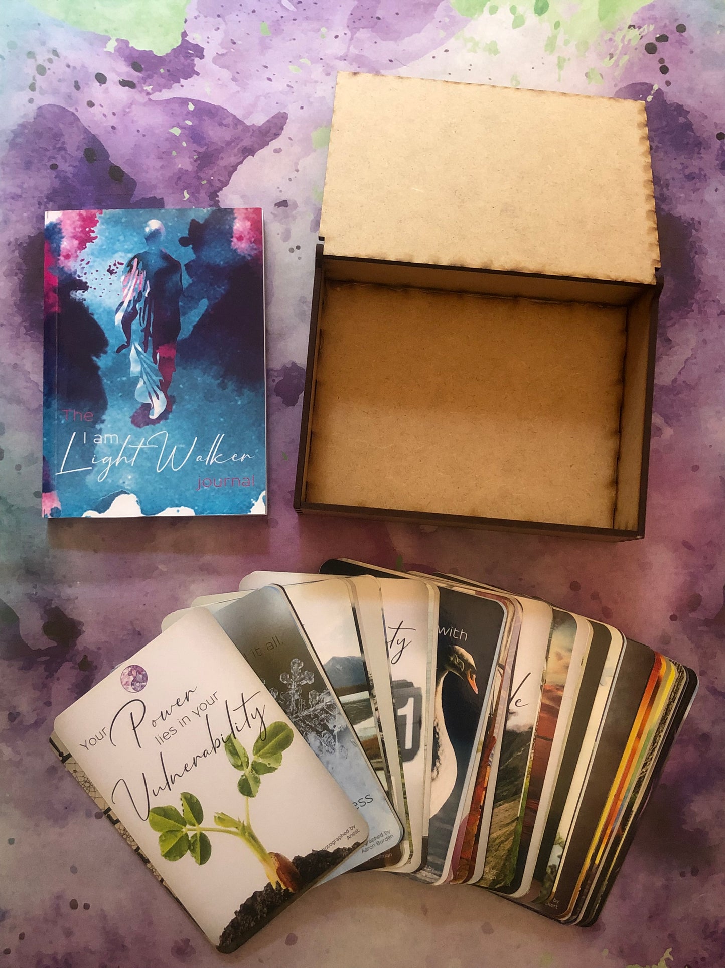 LightWalker oracle cards & journal in a wooden box : A6, English version
