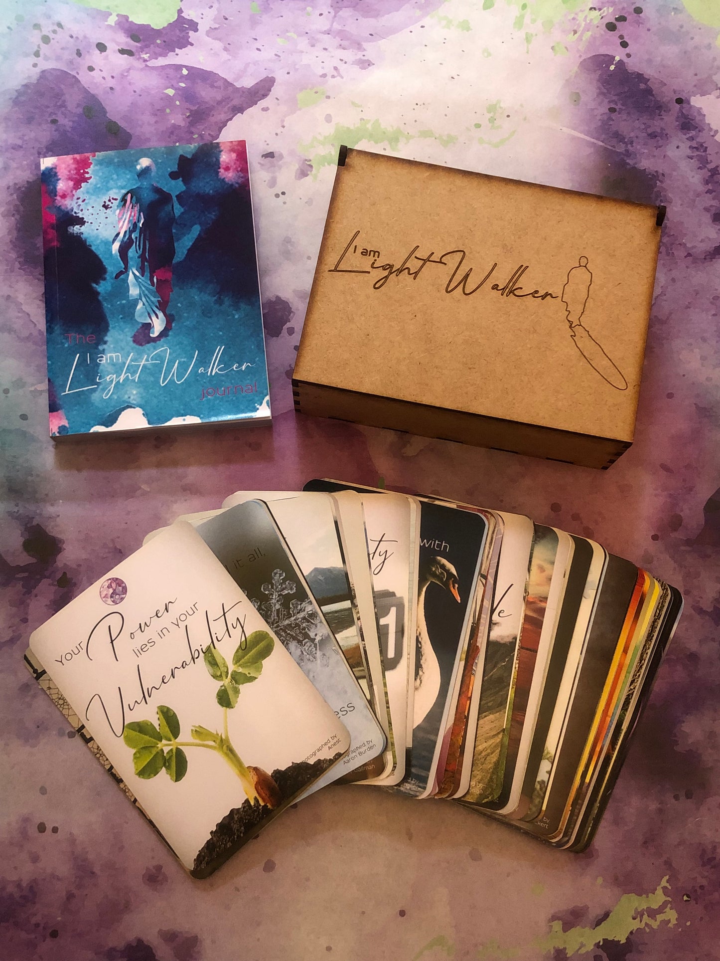LightWalker oracle cards & journal in a wooden box : A6, English version