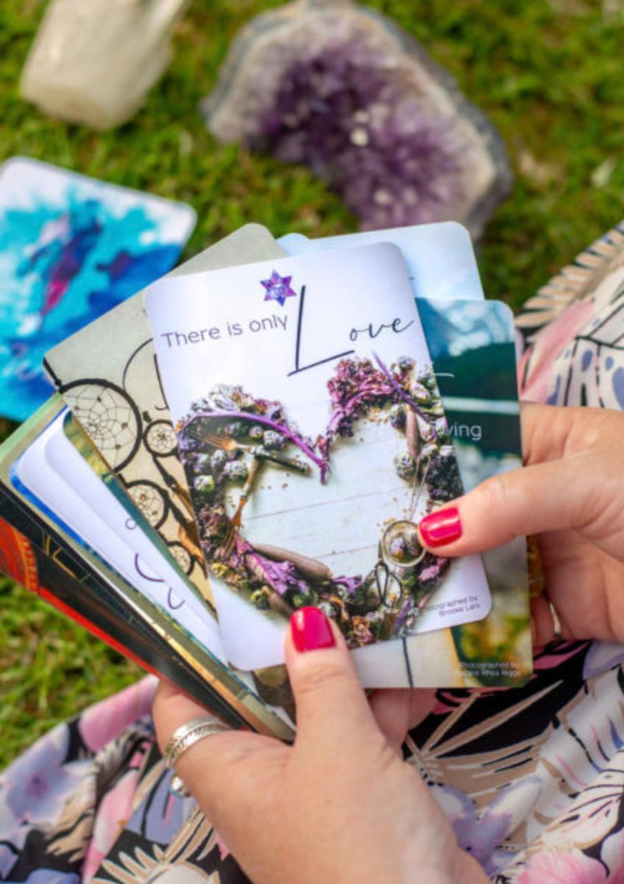 LightWalker oracle cards & journal in a wooden box : A6, English version